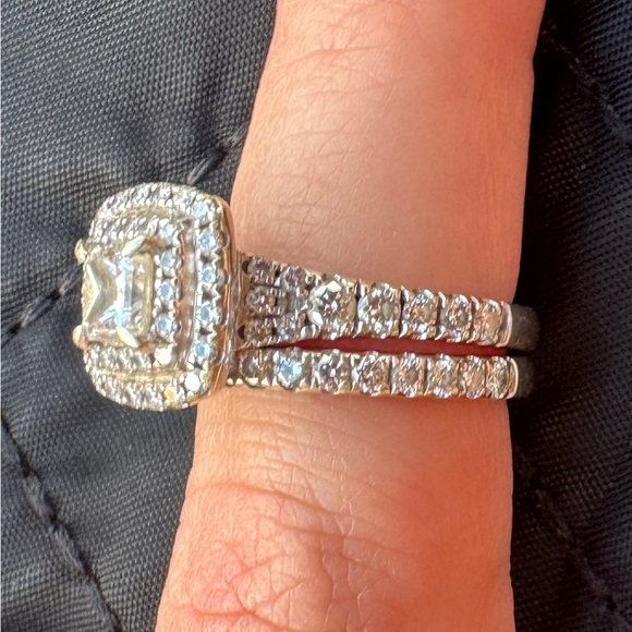 Elegant Natural Diamond Princess Cut Ring Set - Picture 2 of 6